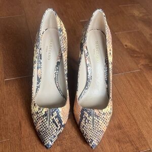 Guess Marciano Yellow Snake-Print Pointed Toe Pumps with Black Accents size 37